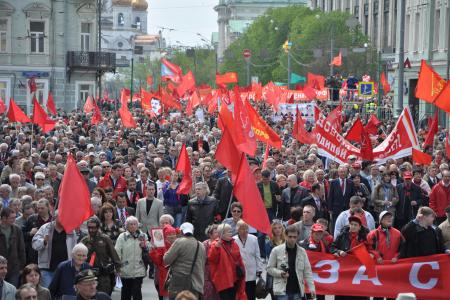 Первомайская демонстрация КПРФ в Москве (фоторепортаж)