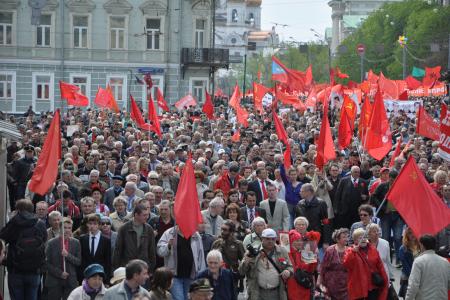 Первомайская демонстрация КПРФ в Москве (фоторепортаж)