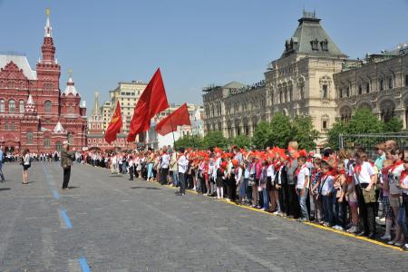 «К борьбе за дело трудового народа – всегда готовы!» Г.А. Зюганов провел торжественный прием в пионеры на Красной площади