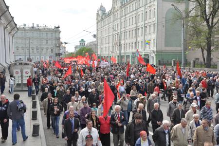 Первомайская демонстрация КПРФ в Москве (фоторепортаж)
