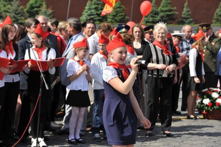 «К борьбе за дело трудового народа – всегда готовы!» Г.А. Зюганов провел торжественный прием в пионеры на Красной площади
