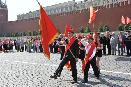 «К борьбе за дело трудового народа – всегда готовы!» Г.А. Зюганов провел торжественный прием в пионеры на Красной площади
