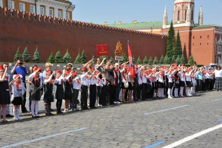 «К борьбе за дело трудового народа – всегда готовы!» Г.А. Зюганов провел торжественный прием в пионеры на Красной площади