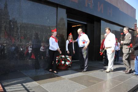«К борьбе за дело трудового народа – всегда готовы!» Г.А. Зюганов провел торжественный прием в пионеры на Красной площади