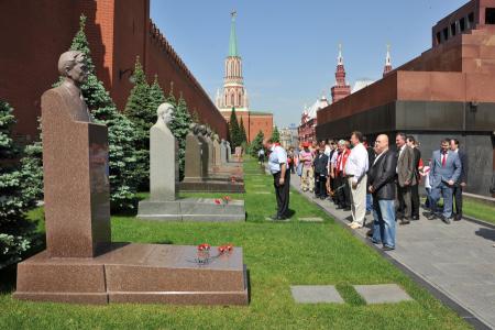 «К борьбе за дело трудового народа – всегда готовы!» Г.А. Зюганов провел торжественный прием в пионеры на Красной площади