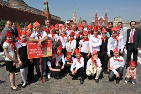 «К борьбе за дело трудового народа – всегда готовы!» Г.А. Зюганов провел торжественный прием в пионеры на Красной площади