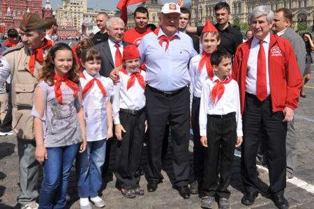 «К борьбе за дело трудового народа – всегда готовы!» Г.А. Зюганов провел торжественный прием в пионеры на Красной площади