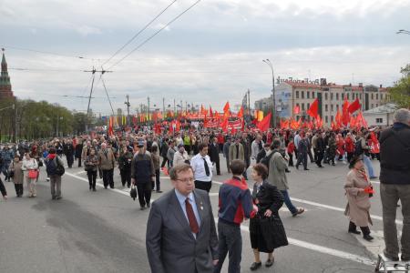 Первомайская демонстрация КПРФ в Москве (фоторепортаж)