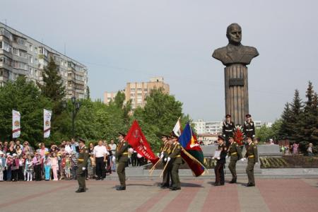 С.В. Муравленко открыл памятник в Старом Осколе