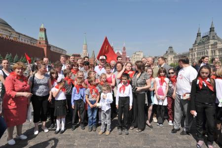 «К борьбе за дело трудового народа – всегда готовы!» Г.А. Зюганов провел торжественный прием в пионеры на Красной площади