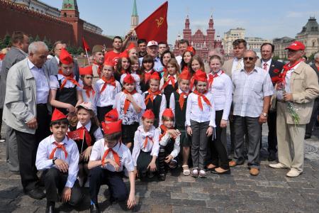 «К борьбе за дело трудового народа – всегда готовы!» Г.А. Зюганов провел торжественный прием в пионеры на Красной площади