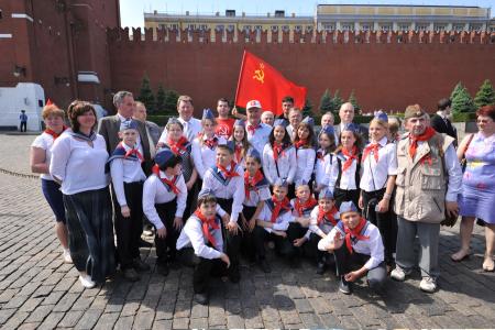 «К борьбе за дело трудового народа – всегда готовы!» Г.А. Зюганов провел торжественный прием в пионеры на Красной площади