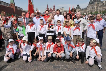 «К борьбе за дело трудового народа – всегда готовы!» Г.А. Зюганов провел торжественный прием в пионеры на Красной площади