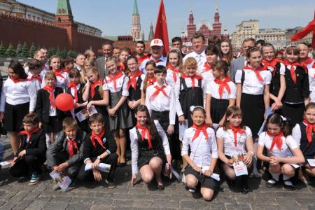 «К борьбе за дело трудового народа – всегда готовы!» Г.А. Зюганов провел торжественный прием в пионеры на Красной площади