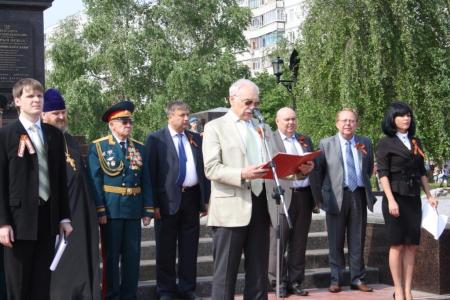 С.В. Муравленко открыл памятник в Старом Осколе