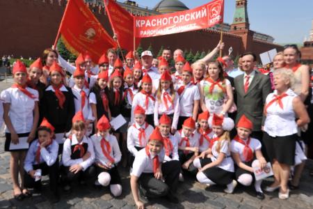 «К борьбе за дело трудового народа – всегда готовы!» Г.А. Зюганов провел торжественный прием в пионеры на Красной площади