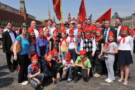 «К борьбе за дело трудового народа – всегда готовы!» Г.А. Зюганов провел торжественный прием в пионеры на Красной площади