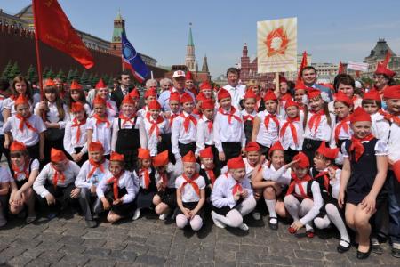 «К борьбе за дело трудового народа – всегда готовы!» Г.А. Зюганов провел торжественный прием в пионеры на Красной площади