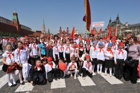 «К борьбе за дело трудового народа – всегда готовы!» Г.А. Зюганов провел торжественный прием в пионеры на Красной площади