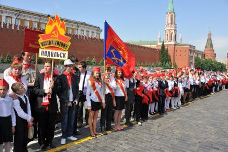 «К борьбе за дело трудового народа – всегда готовы!» Г.А. Зюганов провел торжественный прием в пионеры на Красной площади