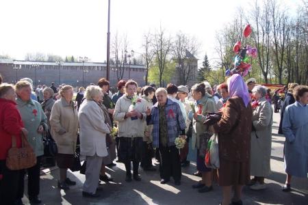 Великий Новгород. Власть - к двуглавому орлу, народ – к Вечному Огню