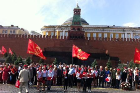 «К борьбе за дело трудового народа – всегда готовы!» Г.А. Зюганов провел торжественный прием в пионеры на Красной площади