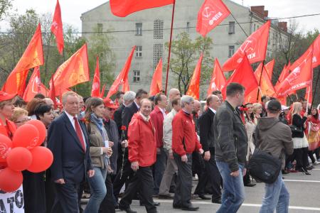 Первомайская демонстрация КПРФ в Москве (фоторепортаж)