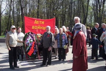 Великий Новгород. Власть - к двуглавому орлу, народ – к Вечному Огню
