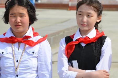 Равнение на Знамя! Торжественная пионерская линейка прошла в Якутии