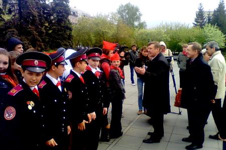 На площади Ленина в Новосибирске приняли новых пионеров