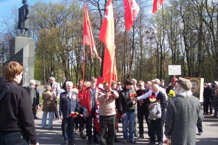 Великий Новгород. Власть - к двуглавому орлу, народ – к Вечному Огню