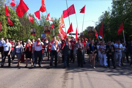 Тульские коммунисты провели шествие с портретами И.В.Сталина