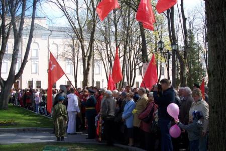 Великий Новгород. Власть - к двуглавому орлу, народ – к Вечному Огню