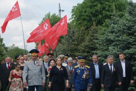Северная Осетия. Коммунисты возложили цветы к обелиску верховного главнокомандующего в годы Великой Отечественной войны И.В. Сталина