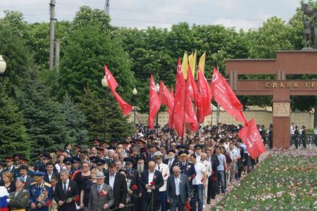 Северная Осетия. Коммунисты возложили цветы к обелиску верховного главнокомандующего в годы Великой Отечественной войны И.В. Сталина