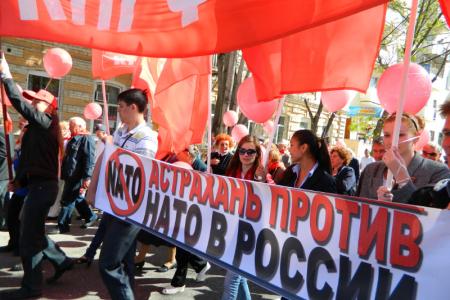 Каждый, кто честен, стань с нами вместе! Первомай в Астрахани