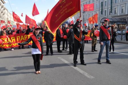 Над Невским проспектом реяли красные знамена. Первомай в городе трех революций