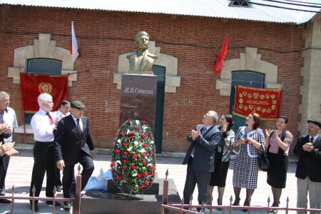 Бюст И.В. Сталину открыт в дагестанском селе Новокаякент 