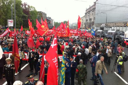 Десятки тысяч человек приняли участие в марше-шествии КПРФ и митинге на Лубянке (фоторепортаж)