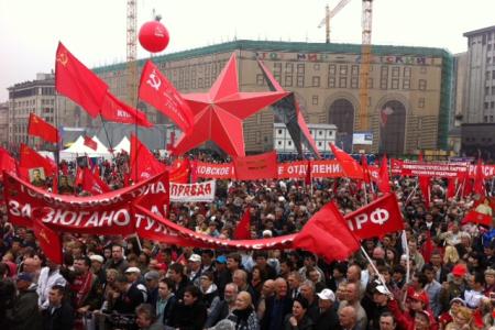 Десятки тысяч человек приняли участие в марше-шествии КПРФ и митинге на Лубянке (фоторепортаж)