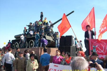 Коммунисты Якутска чествовали ветеранов 9 мая. Фоторепортаж
