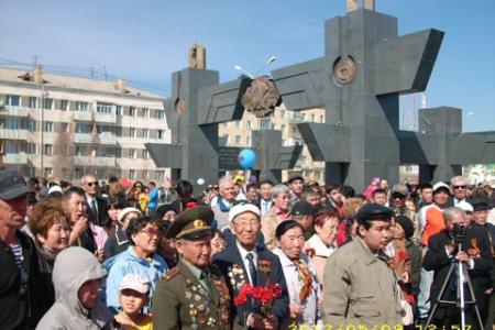 Коммунисты Якутска чествовали ветеранов 9 мая. Фоторепортаж