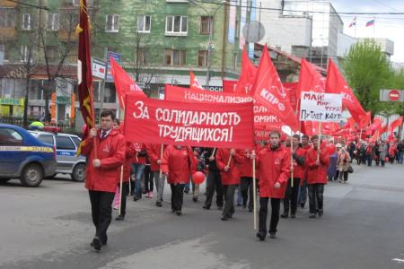 Пермь: Красные колонны Первомая