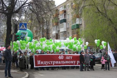 Пермь: Красные колонны Первомая