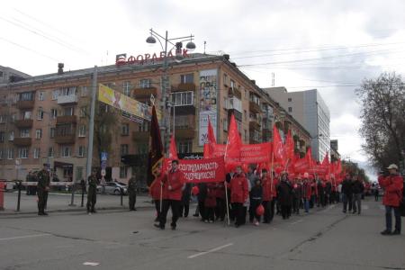 Пермь: Красные колонны Первомая
