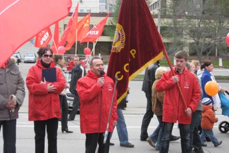Пермь: Красные колонны Первомая