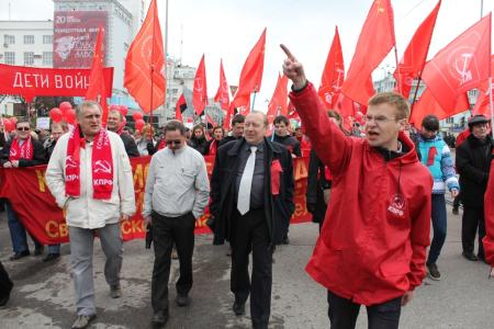 Первомайские демонстрации прогремели в городах Свердловской области