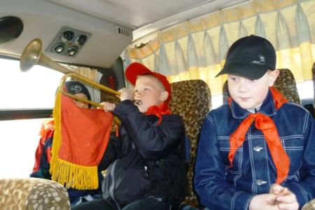 По городам Алтайского края в День пионерии курсировали пионерские автобус, трамвай и троллейбус