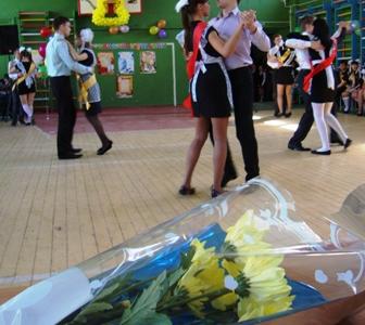 В курганских школах прозвучали последние звонки