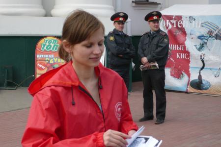 Архангельск. Комсомольский пикет против роста цен на бензин
